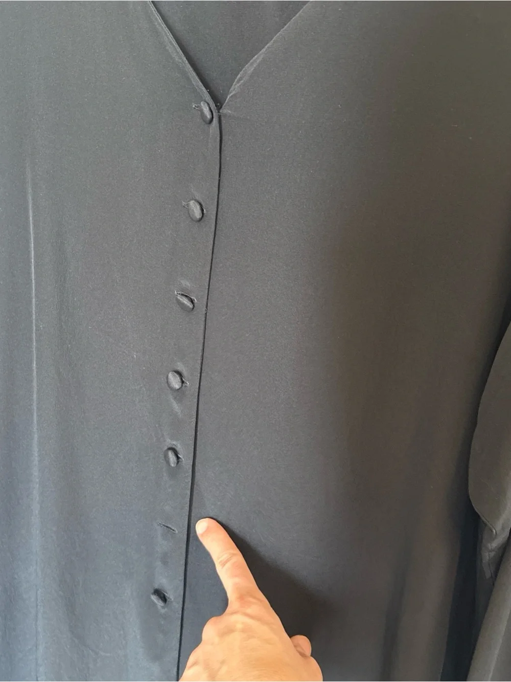 VTG 100% Silk Diane Von Furstenberg Black Long Sleeve Button-Front V-Neck Top